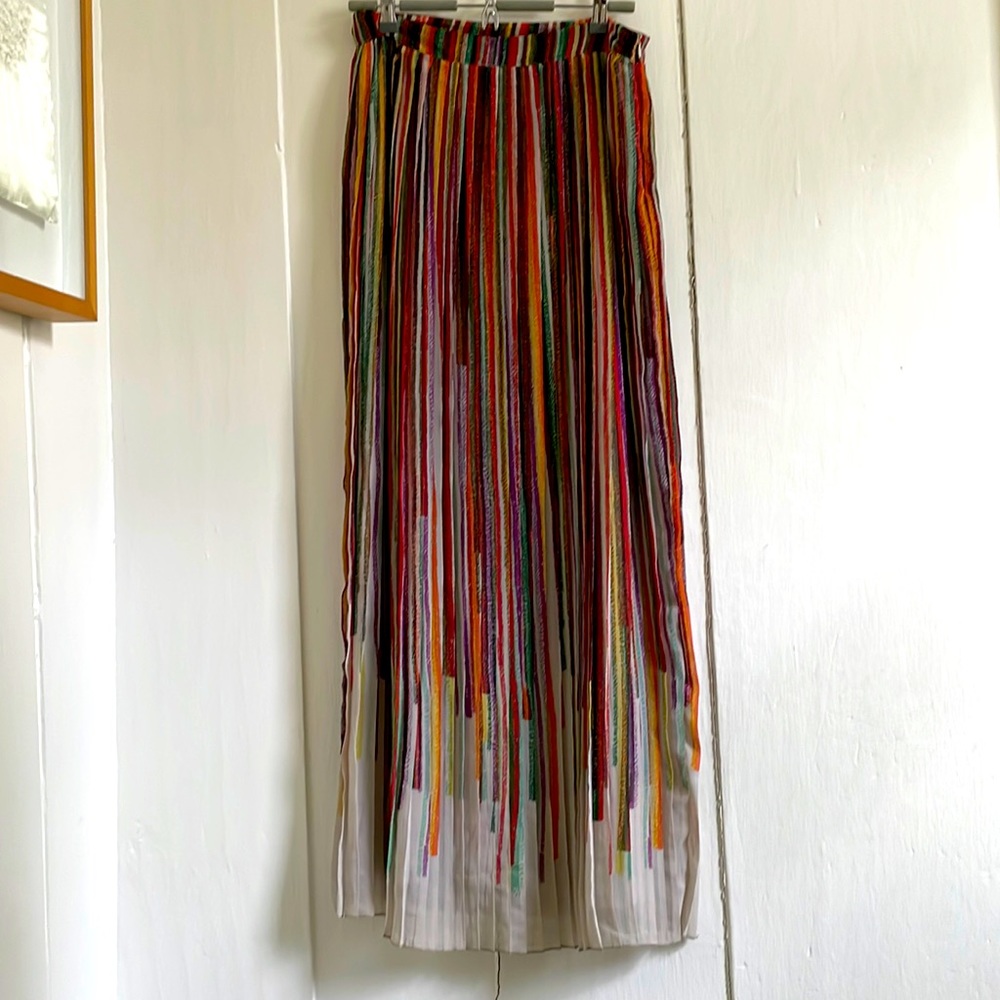Pleated multi color maxi skirt with side zip
